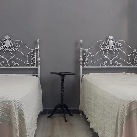 Martiri 1 By Tempovacanza *